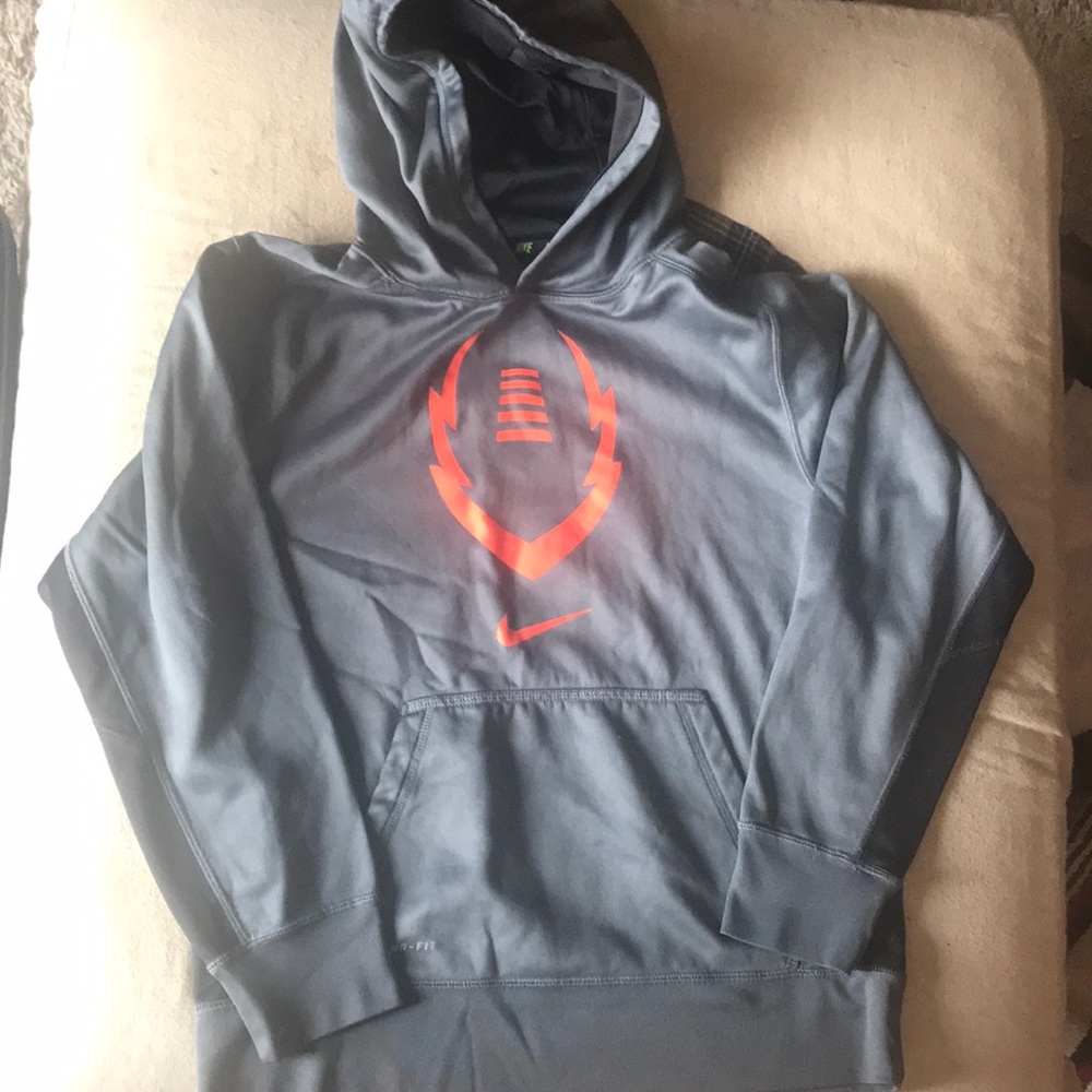 Boys Nike therma-fit hoodie